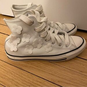 Converse Chuck Taylor All Star High Top Womens 7 Leather 3D Flowers Ltd. Edition